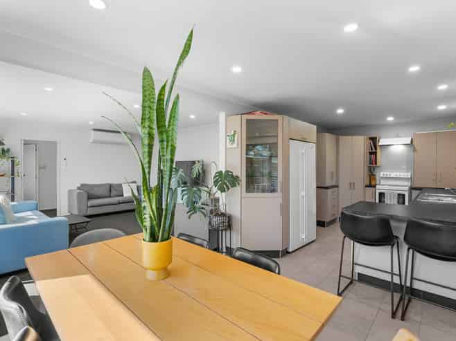 37 Flower Street, Bryndwr