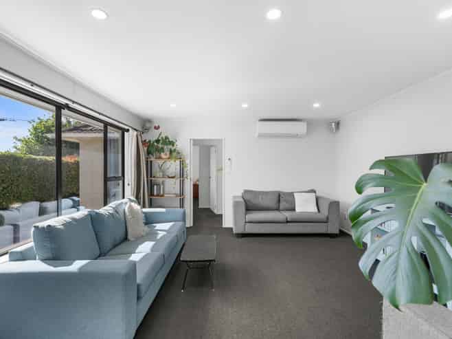 37 Flower Street, Bryndwr