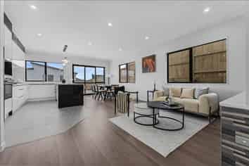 21 Hauhake Road, Flat Bush