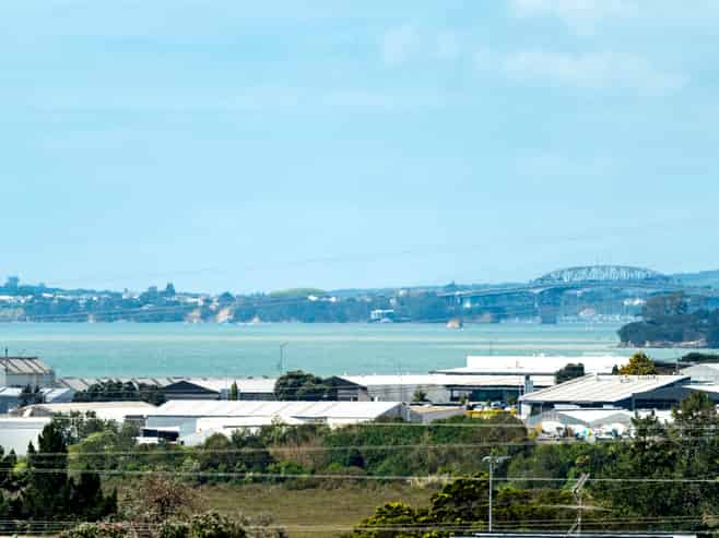 8 Fowey Avenue, Te Atatu South