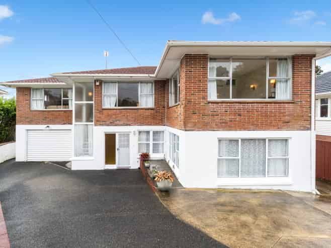 8 Fowey Avenue, Te Atatu South