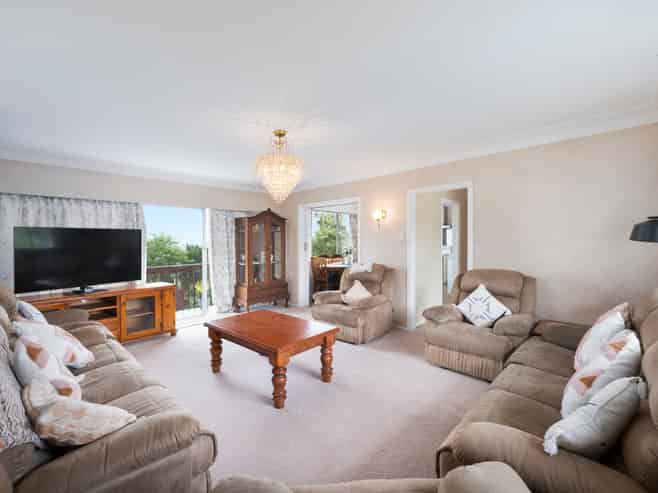 8 Fowey Avenue, Te Atatu South