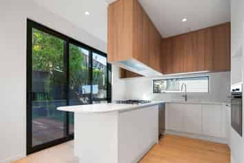 2/1 Montana Avenue, Murrays Bay