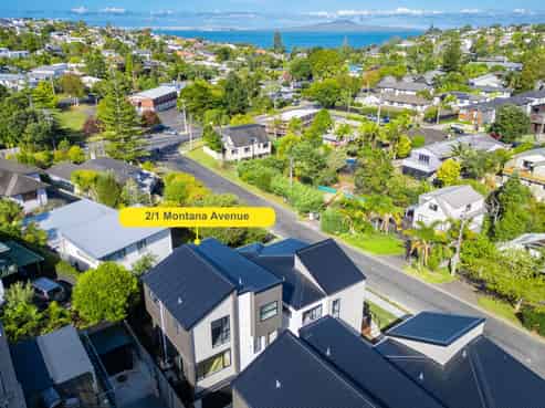 2/1 Montana Avenue, Murrays Bay