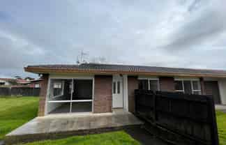 2/3 Berwyn Avenue, Takanini