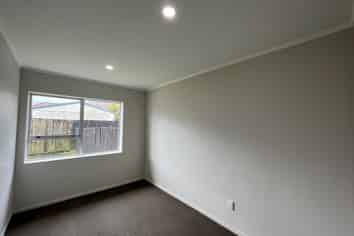 2/3 Berwyn Avenue, Takanini