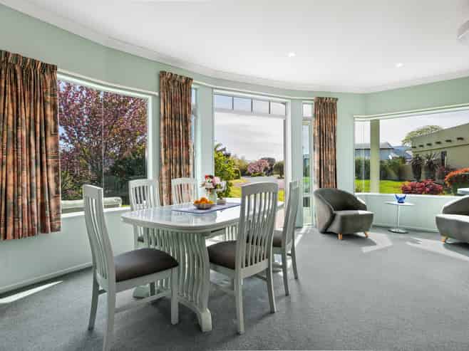 4 Marchwood Grove, Richmond