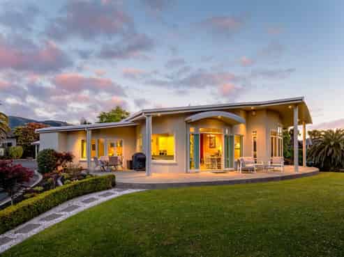 4 Marchwood Grove, Richmond