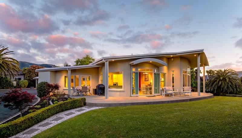 4 Marchwood Grove, Richmond