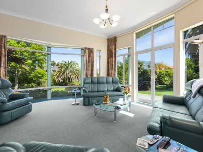 4 Marchwood Grove, Richmond