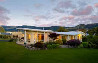 4 Marchwood Grove, Richmond