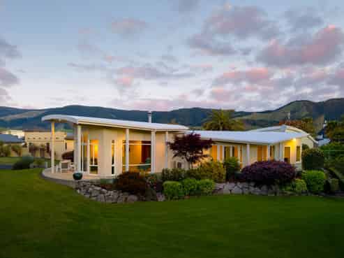 4 Marchwood Grove, Richmond