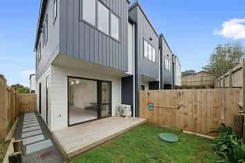 7/112 Moore Street, Howick