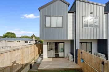 7/112 Moore Street, Howick