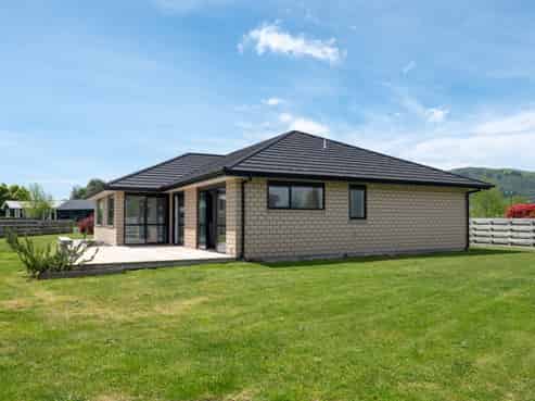 27 Pukeko Way, Kinloch