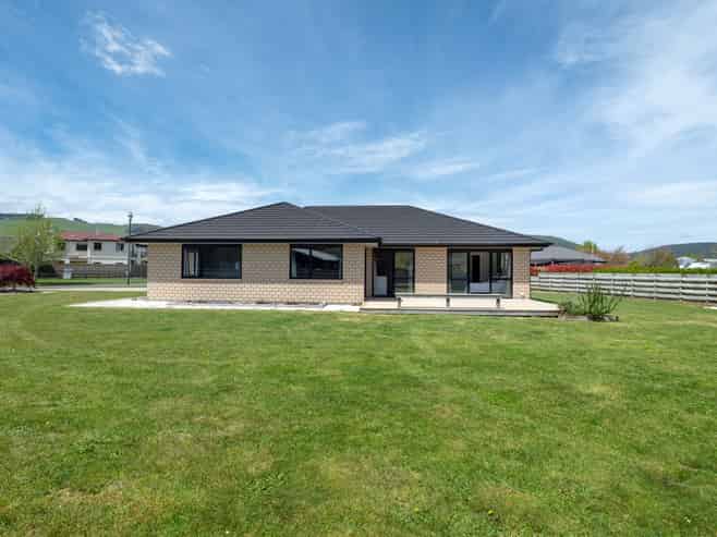27 Pukeko Way, Kinloch