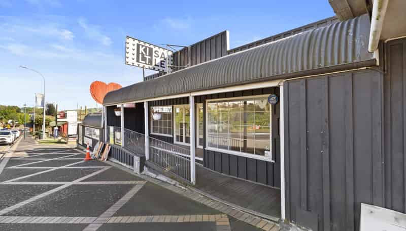 15-17 Main Road, Tirau