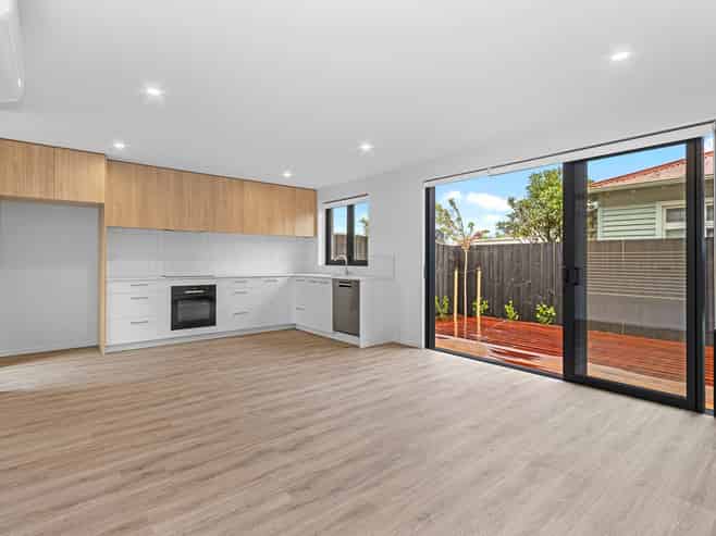 2/30 McLean Street, Linwood