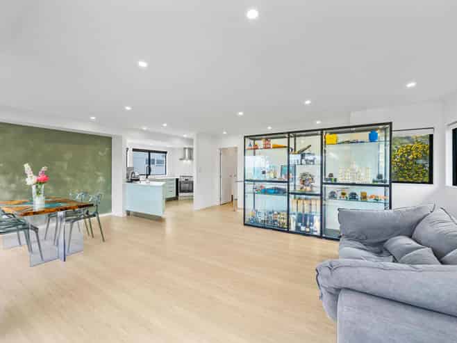 2/4 Rogers Avenue, Eastern Beach