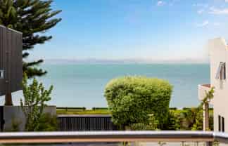 2/4 Rogers Avenue, Eastern Beach