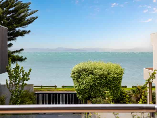 2/4 Rogers Avenue, Eastern Beach