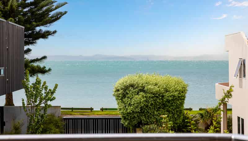 2/4 Rogers Avenue, Eastern Beach