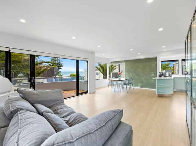 2/4 Rogers Avenue, Eastern Beach
