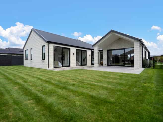 28 Isobel Hodgson Drive, Cambridge