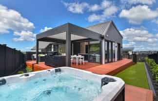 44 Waitai Close, Long Bay