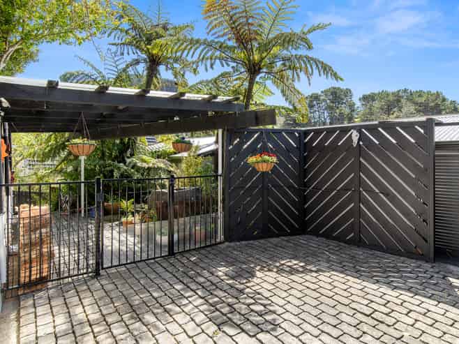 140 Hill Road, Belmont