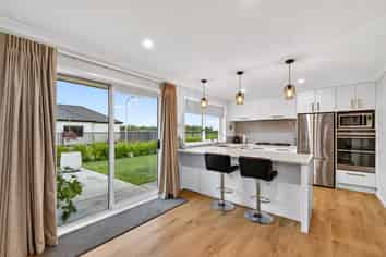 1 Te Ara Matipou, Frimley