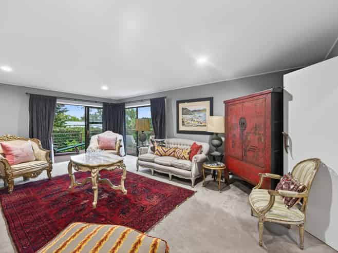 6 Wynsfield Garden, St Heliers