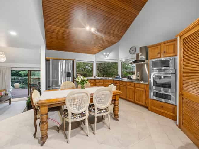 6 Wynsfield Garden, St Heliers