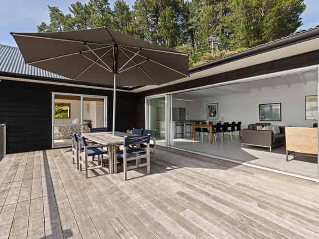 2045 Queen Charlotte Drive, Momorangi Bay