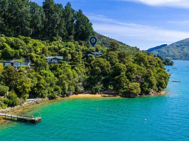 2045 Queen Charlotte Drive, Momorangi Bay