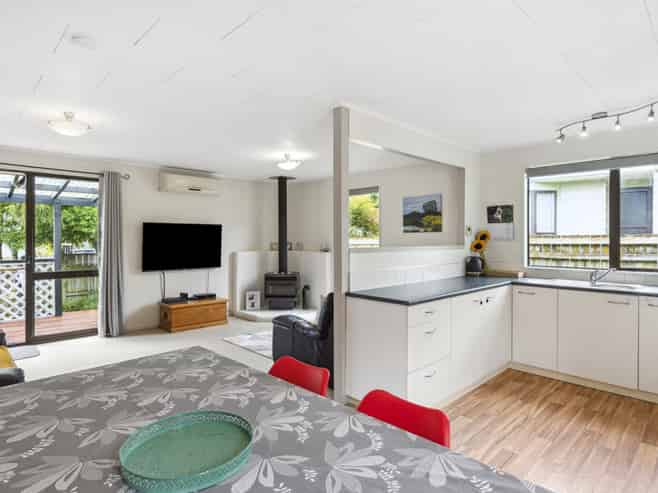 25 Hookway Grove, Paraparaumu