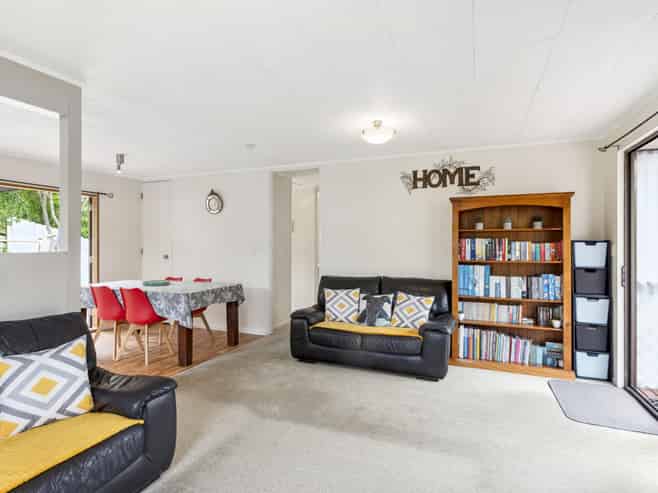 25 Hookway Grove, Paraparaumu