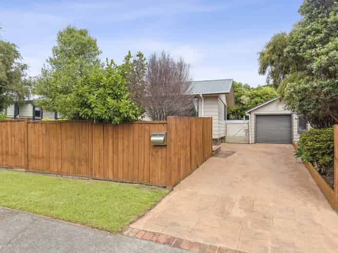 25 Hookway Grove, Paraparaumu