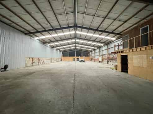 High-capacity industrial premises for lease
