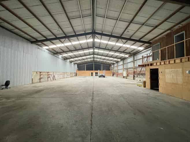 High-capacity industrial premises for lease