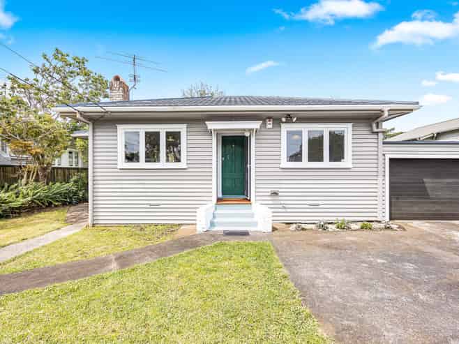 71 Renfrew Avenue, Sandringham
