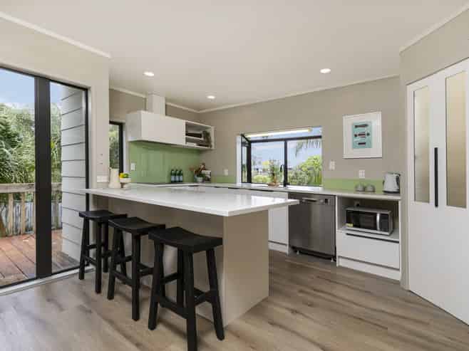 33 Waipuia Place, Greenhithe