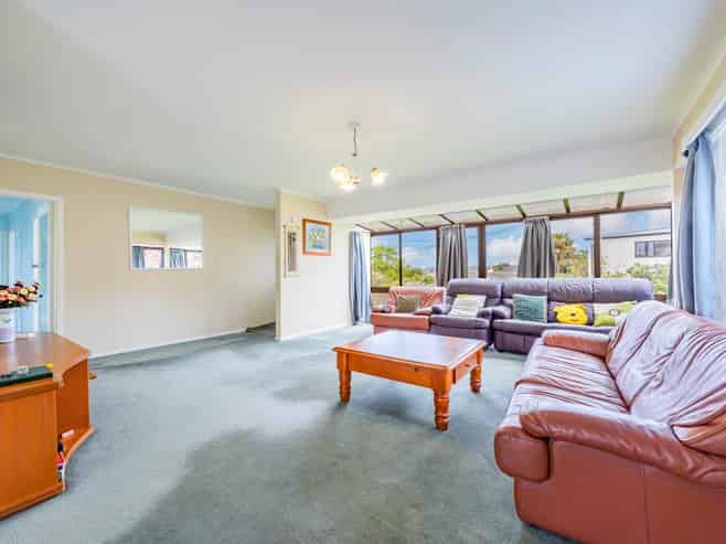 2/1 Meadowvale Avenue, Forrest Hill