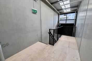 Vendor Relocating to France, NO PLAN B. 