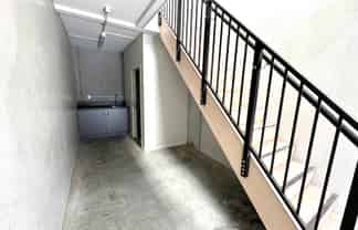 Vendor Relocating to France, NO PLAN B. 