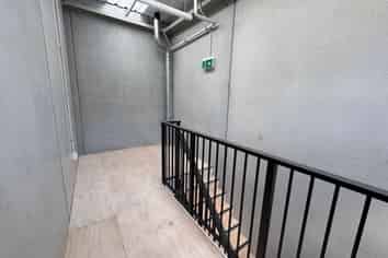 Vendor Relocating to France, NO PLAN B. 