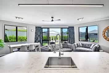 12 Begley Place, Frimley