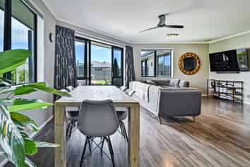 12 Begley Place, Frimley