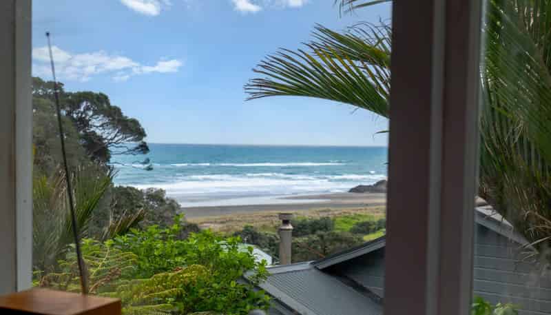 5 Sylvan Glade, Piha