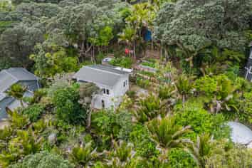 5 Sylvan Glade, Piha